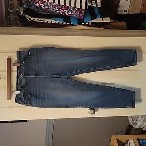 Skinny leg, curvy fit jeans